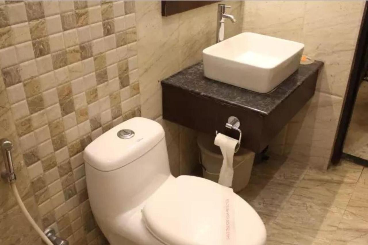The Down Town Hotel Хидерабад Екстериор снимка