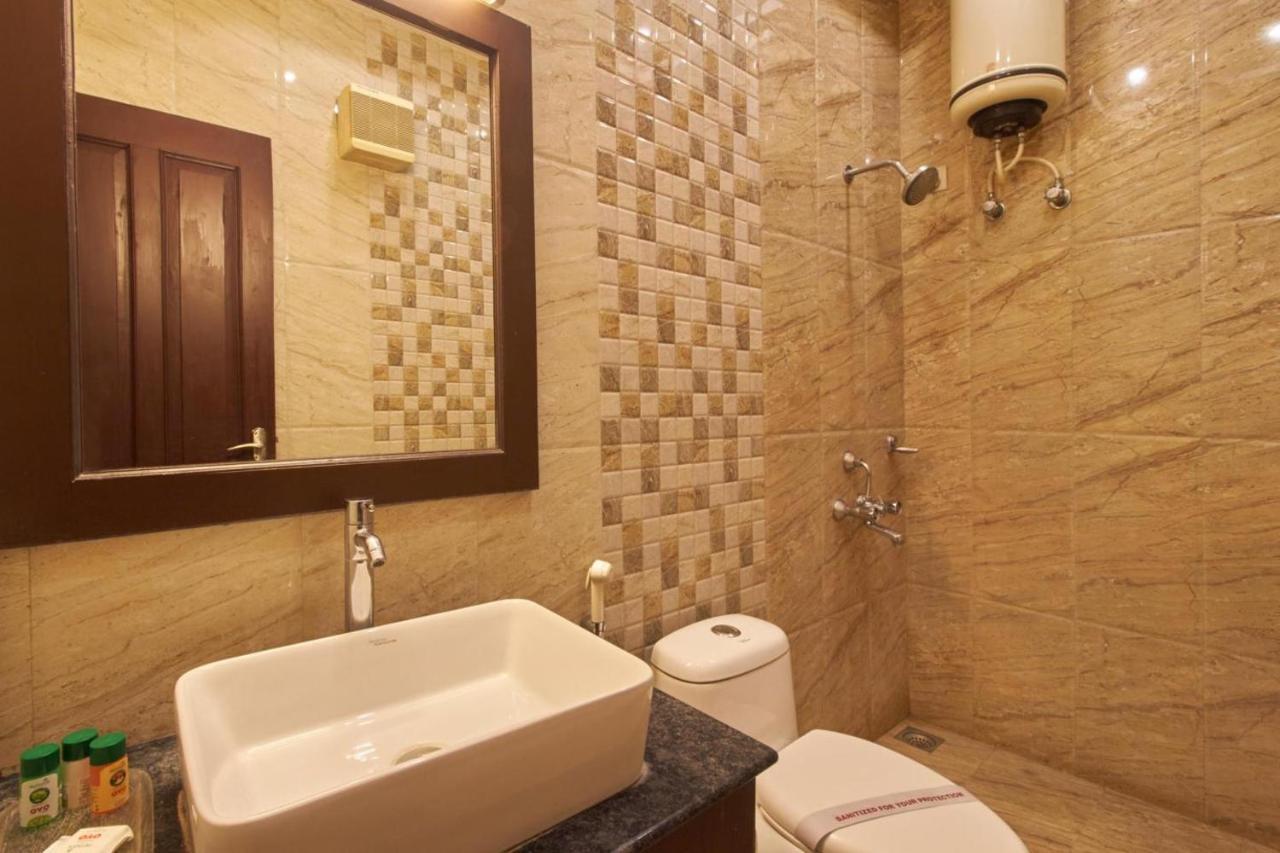 The Down Town Hotel Хидерабад Екстериор снимка
