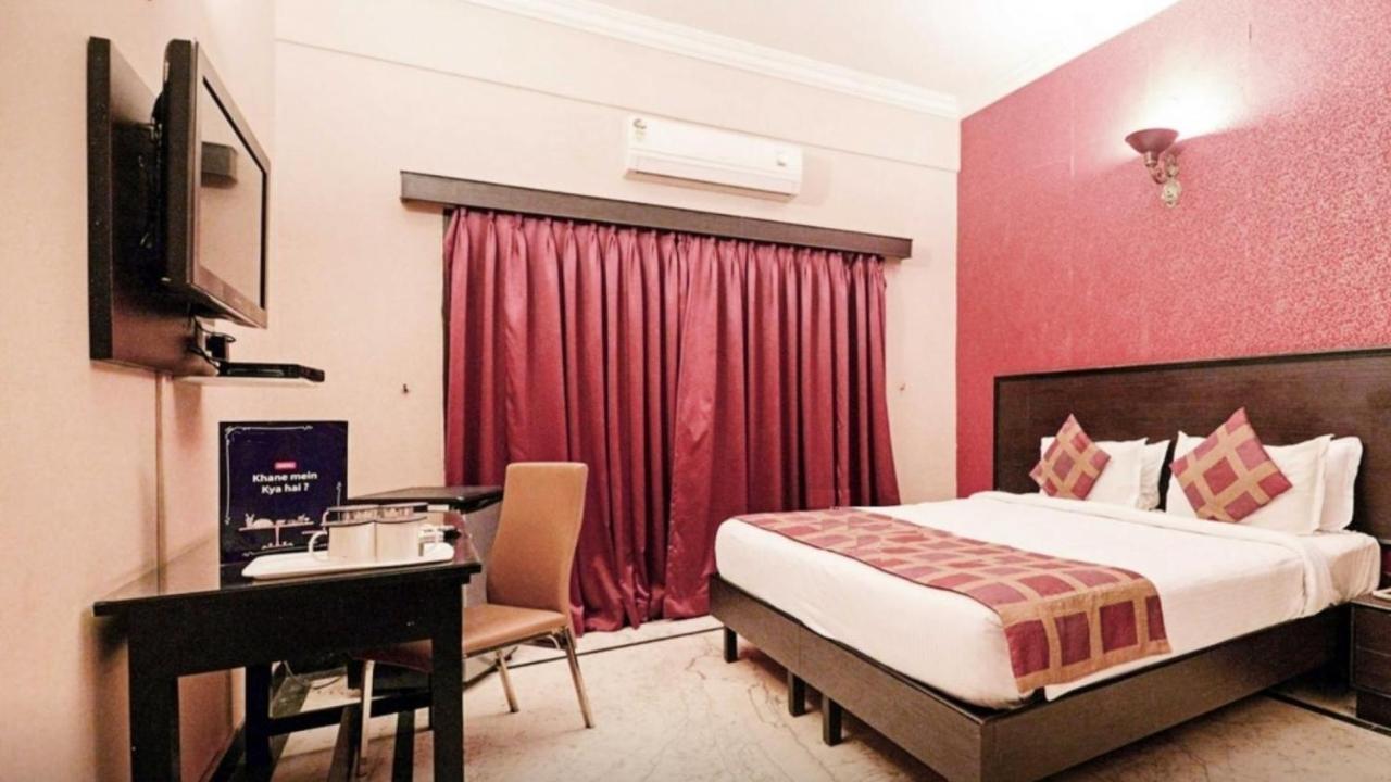The Down Town Hotel Хидерабад Екстериор снимка